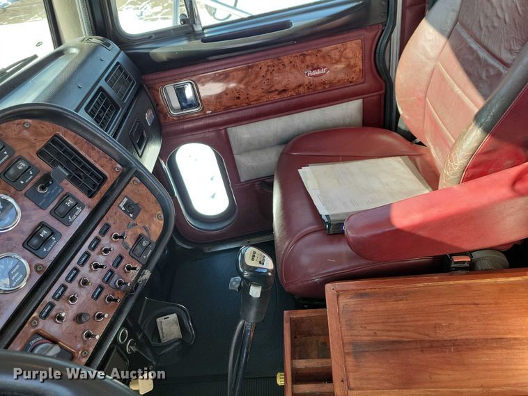 image for item EA2815 2005 Peterbilt 379 semi truck