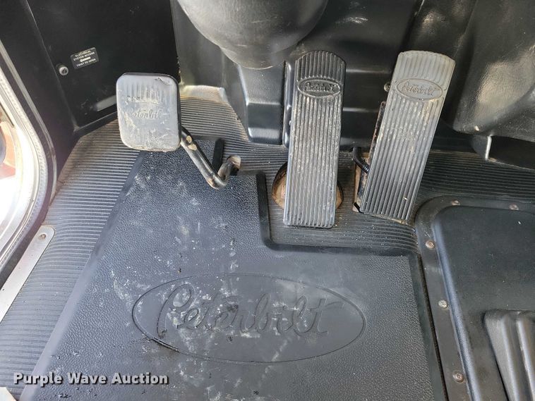 image for item EA2815 2005 Peterbilt 379 semi truck