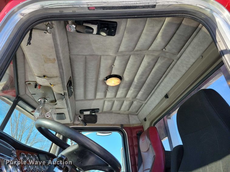 image for item EA2815 2005 Peterbilt 379 semi truck