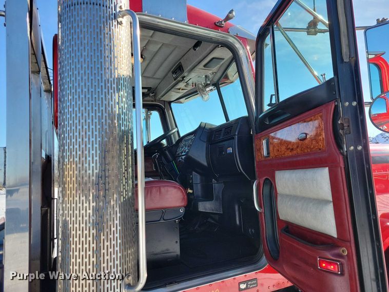 image for item EA2815 2005 Peterbilt 379 semi truck