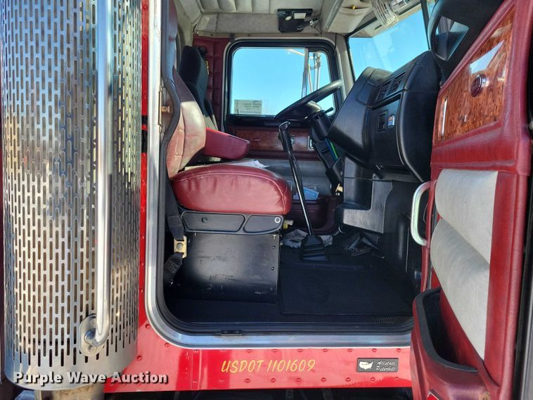 image for item EA2815 2005 Peterbilt 379 semi truck