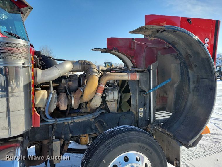 image for item EA2815 2005 Peterbilt 379 semi truck