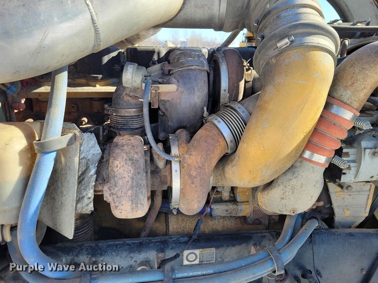 image for item EA2815 2005 Peterbilt 379 semi truck