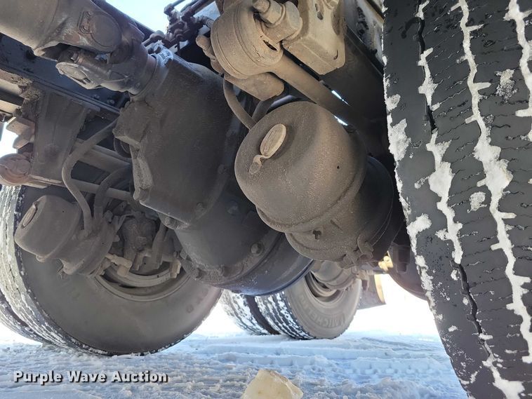 image for item EA2815 2005 Peterbilt 379 semi truck