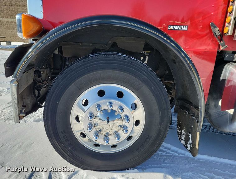 image for item EA2815 2005 Peterbilt 379 semi truck