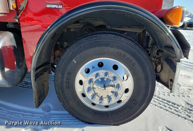 image for item EA2815 2005 Peterbilt 379 semi truck