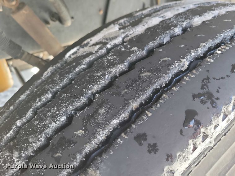 image for item EA2815 2005 Peterbilt 379 semi truck