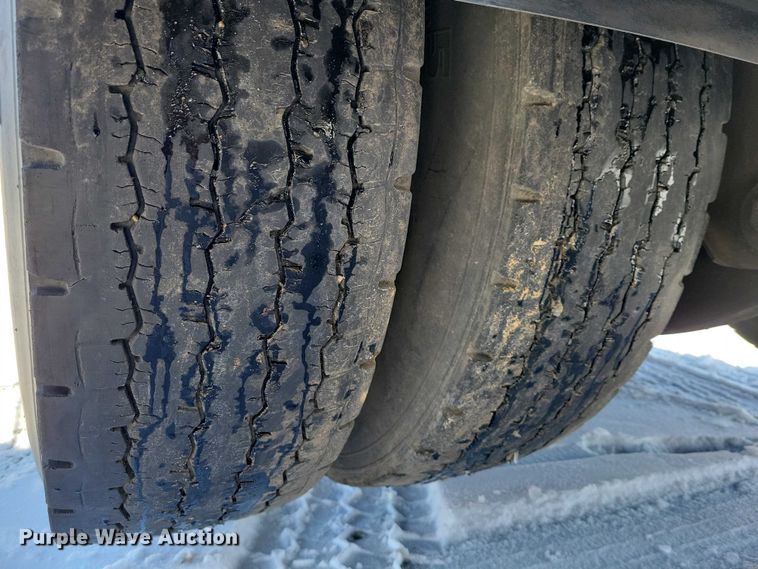 image for item EA2815 2005 Peterbilt 379 semi truck