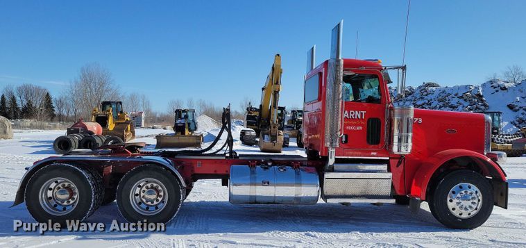 image for item EA2816 2019 Peterbilt 389 semi truck