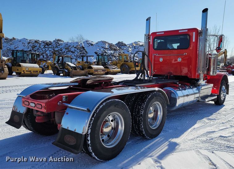 image for item EA2816 2019 Peterbilt 389 semi truck