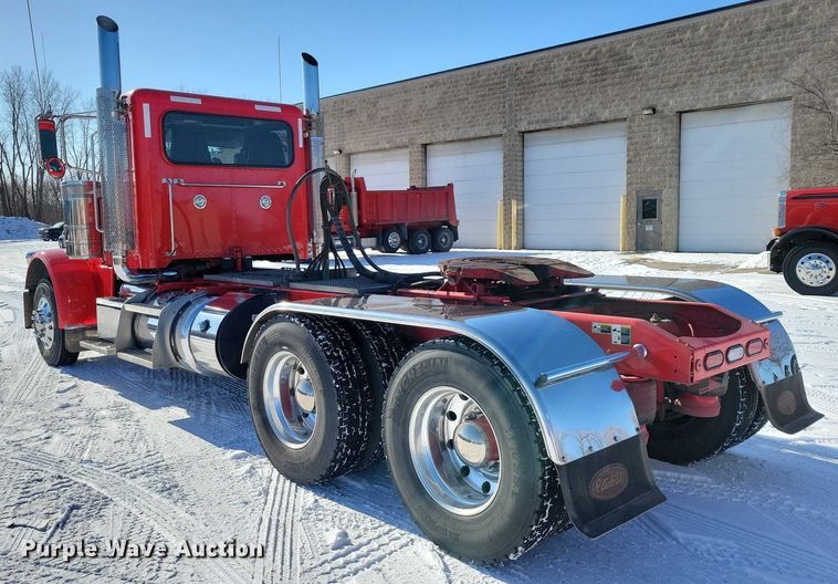image for item EA2816 2019 Peterbilt 389 semi truck