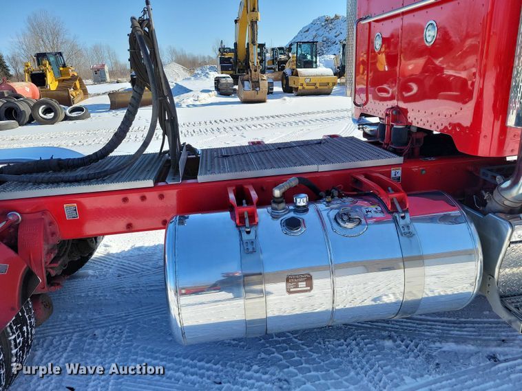 image for item EA2816 2019 Peterbilt 389 semi truck
