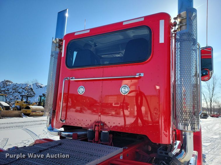 image for item EA2816 2019 Peterbilt 389 semi truck