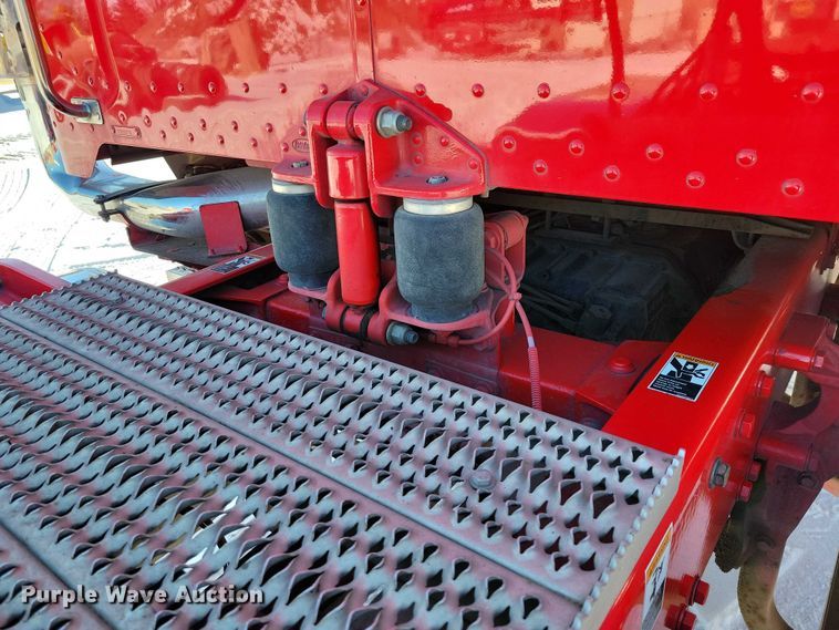 image for item EA2816 2019 Peterbilt 389 semi truck