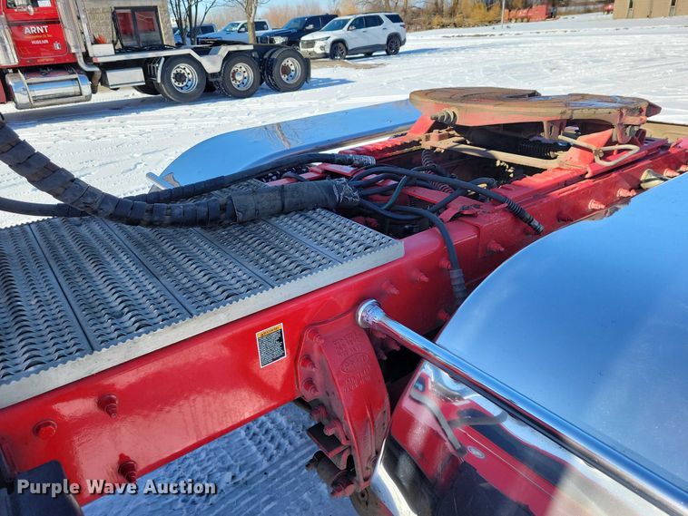 image for item EA2816 2019 Peterbilt 389 semi truck