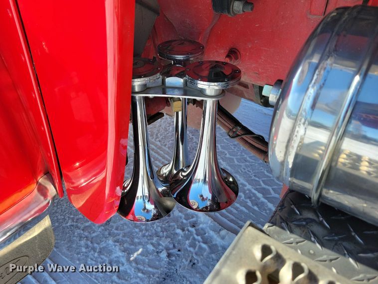 image for item EA2816 2019 Peterbilt 389 semi truck