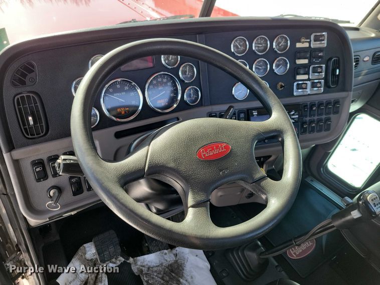 image for item EA2816 2019 Peterbilt 389 semi truck