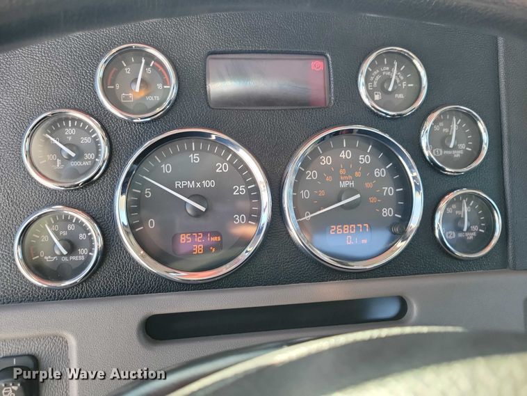 image for item EA2816 2019 Peterbilt 389 semi truck