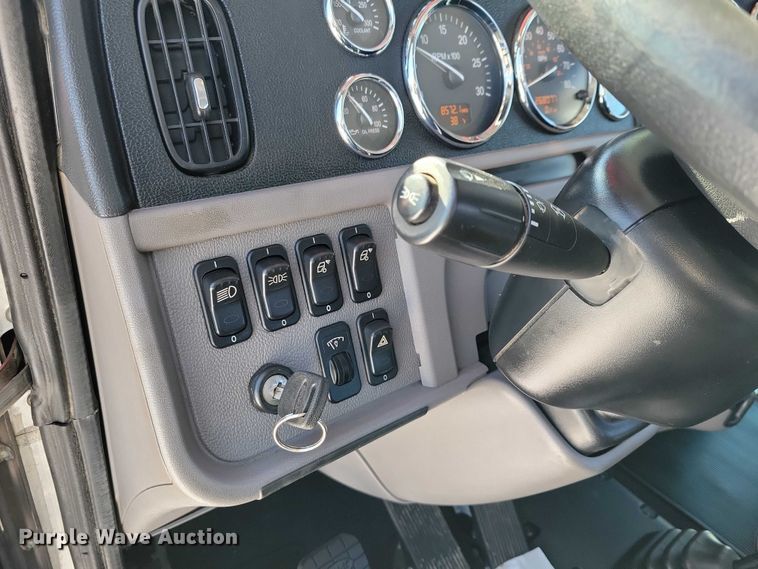 image for item EA2816 2019 Peterbilt 389 semi truck