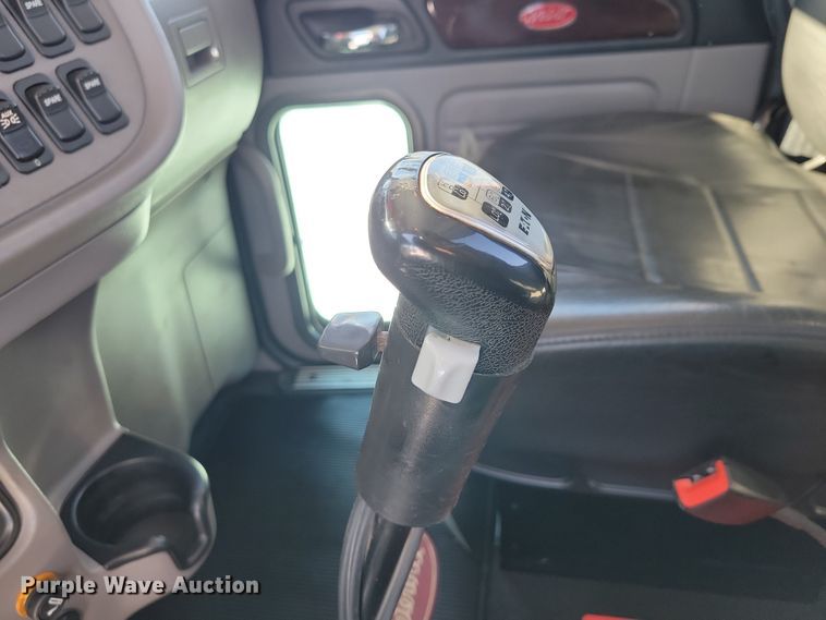 image for item EA2816 2019 Peterbilt 389 semi truck