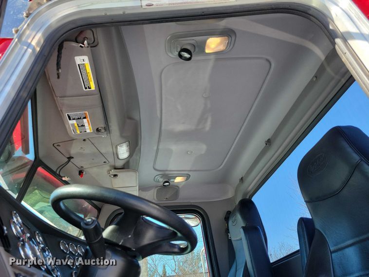 image for item EA2816 2019 Peterbilt 389 semi truck