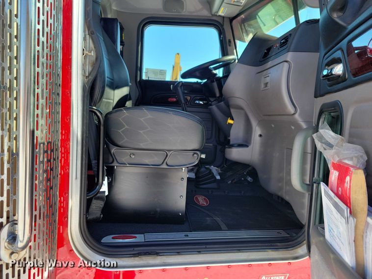 image for item EA2816 2019 Peterbilt 389 semi truck