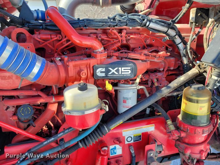 image for item EA2816 2019 Peterbilt 389 semi truck