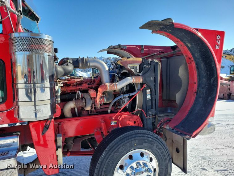 image for item EA2816 2019 Peterbilt 389 semi truck