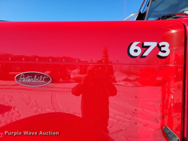 image for item EA2816 2019 Peterbilt 389 semi truck