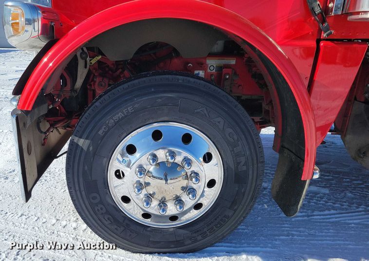 image for item EA2816 2019 Peterbilt 389 semi truck