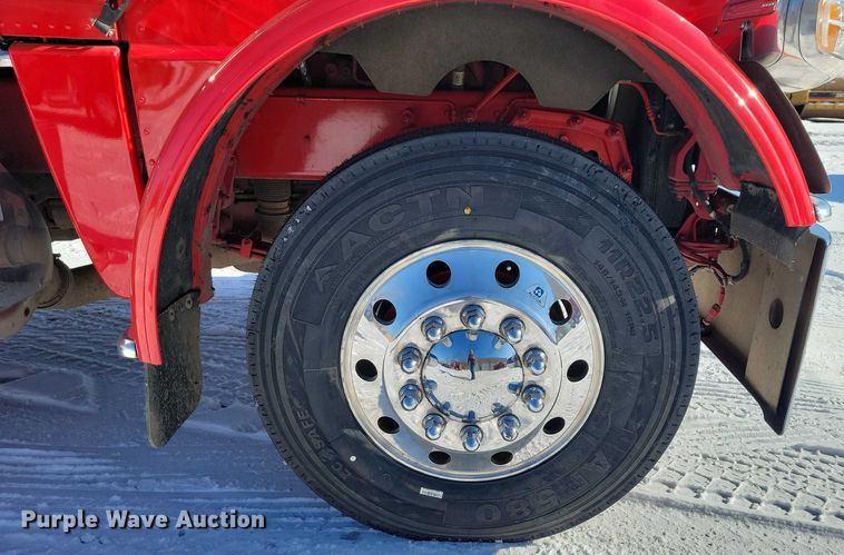 image for item EA2816 2019 Peterbilt 389 semi truck