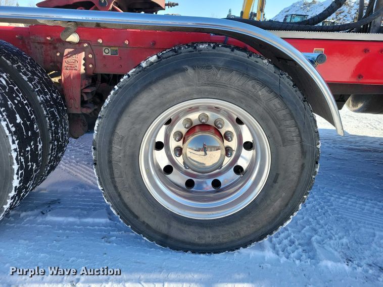 image for item EA2816 2019 Peterbilt 389 semi truck