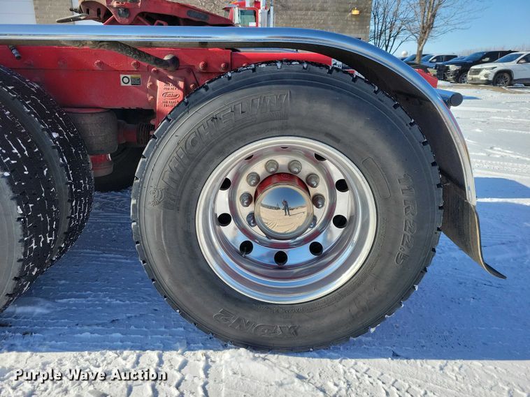 image for item EA2816 2019 Peterbilt 389 semi truck