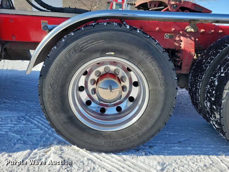 image for item EA2816 2019 Peterbilt 389 semi truck