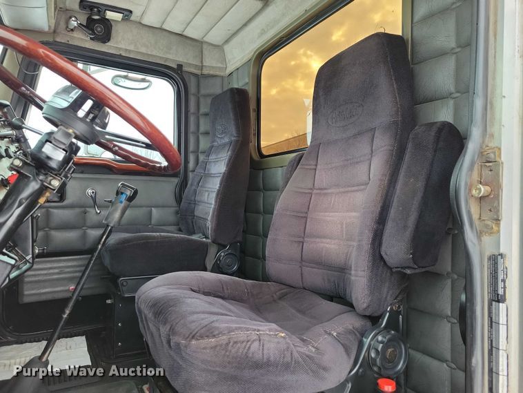 image for item EA2818 1987 Peterbilt 379 semi truck