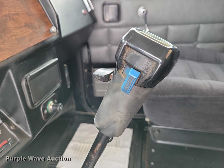 image for item EA2818 1987 Peterbilt 379 semi truck