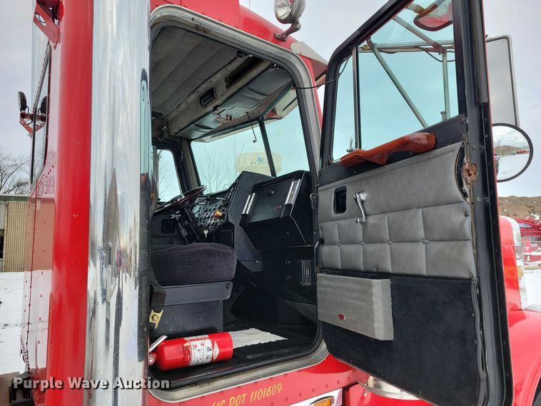 image for item EA2818 1987 Peterbilt 379 semi truck