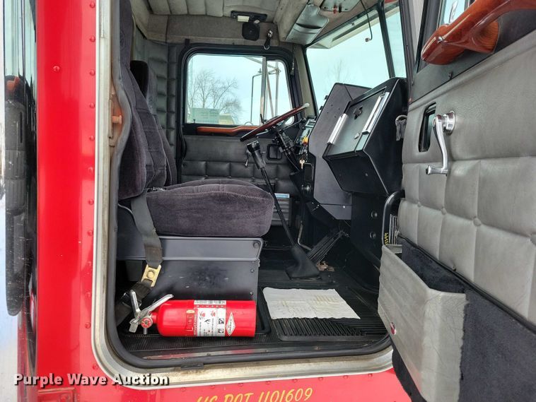 image for item EA2818 1987 Peterbilt 379 semi truck