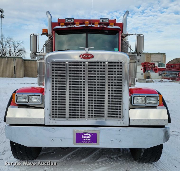 image for item EA2819 2005 Peterbilt 379 dump truck