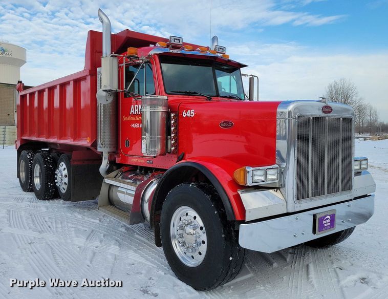 image for item EA2819 2005 Peterbilt 379 dump truck