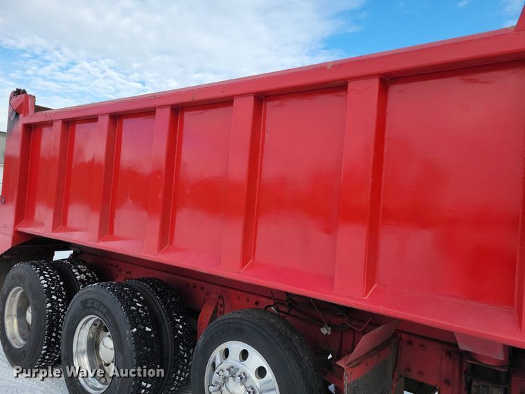 image for item EA2819 2005 Peterbilt 379 dump truck