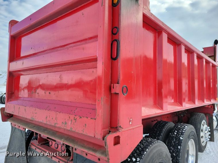 image for item EA2819 2005 Peterbilt 379 dump truck