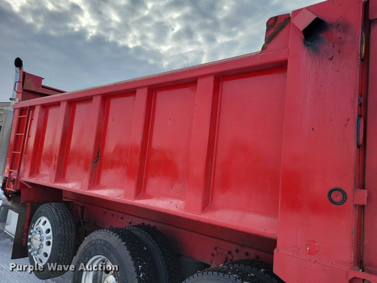 image for item EA2819 2005 Peterbilt 379 dump truck