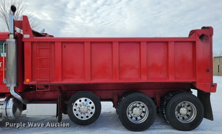 image for item EA2819 2005 Peterbilt 379 dump truck