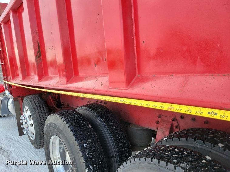 image for item EA2819 2005 Peterbilt 379 dump truck