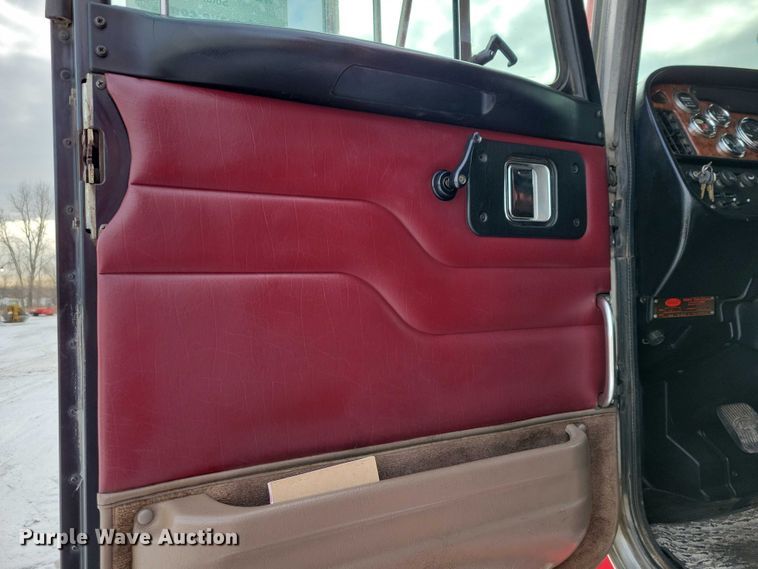 image for item EA2819 2005 Peterbilt 379 dump truck