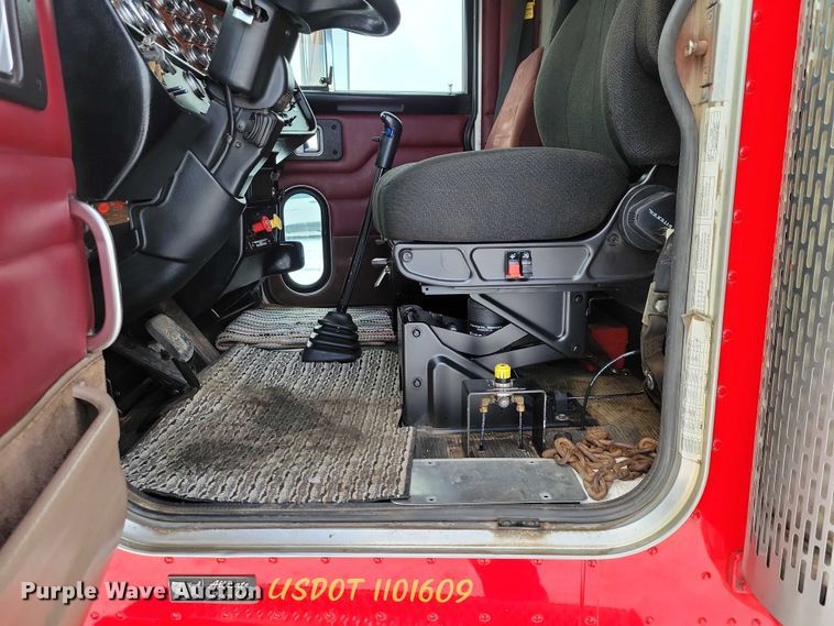 image for item EA2819 2005 Peterbilt 379 dump truck