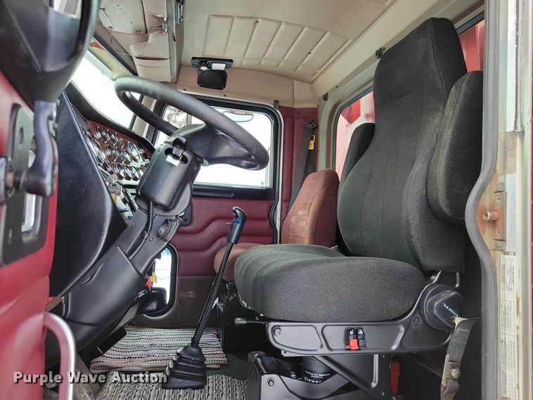 image for item EA2819 2005 Peterbilt 379 dump truck