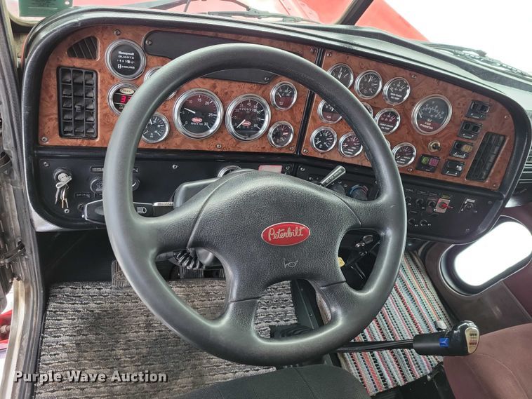 image for item EA2819 2005 Peterbilt 379 dump truck