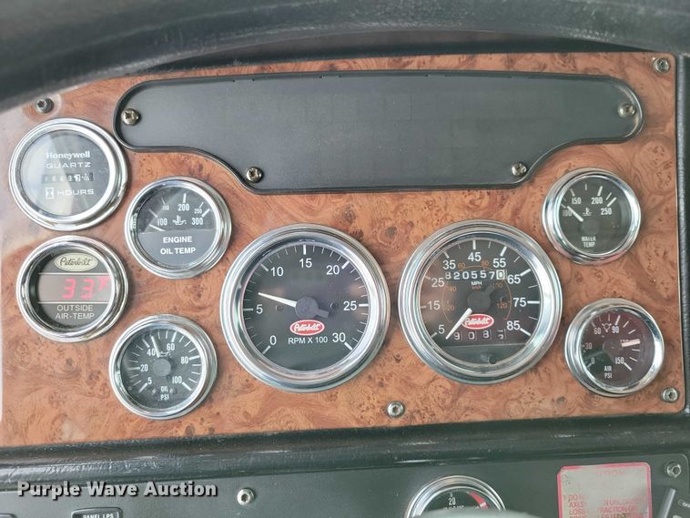 image for item EA2819 2005 Peterbilt 379 dump truck